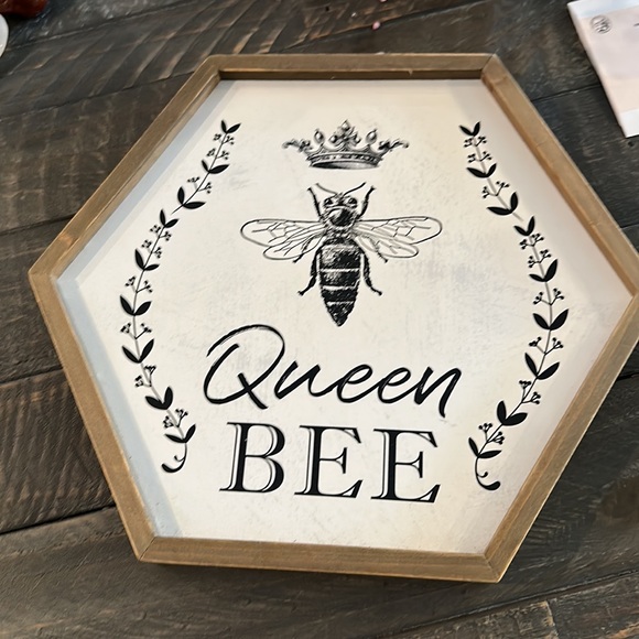 youngs Wood Queen Bee Framed Sign - Picture 2 of 5